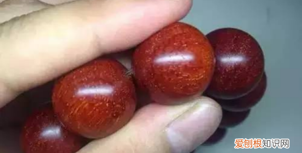 如何辨别小叶紫檀包浆，怎样判断小叶紫檀手串真假