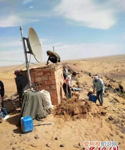 阿拉善荒漠草原“黑科技”:北斗卫星找骆驼、百公里外“蹭”wifi