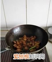 茶树菇烧肉怎么做，茶树菇烧肉的做法肉的做法