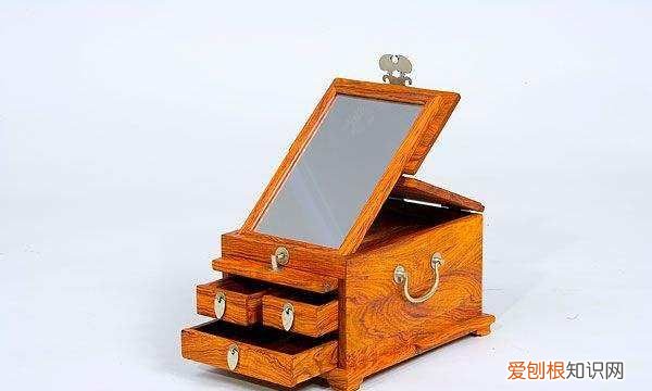 岫玉可以洗澡佩戴着,岫玉可以接触洗头膏和沐浴露吗