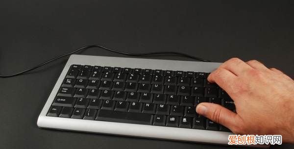 word怎么打出大括号，电脑打字怎么打出大括号