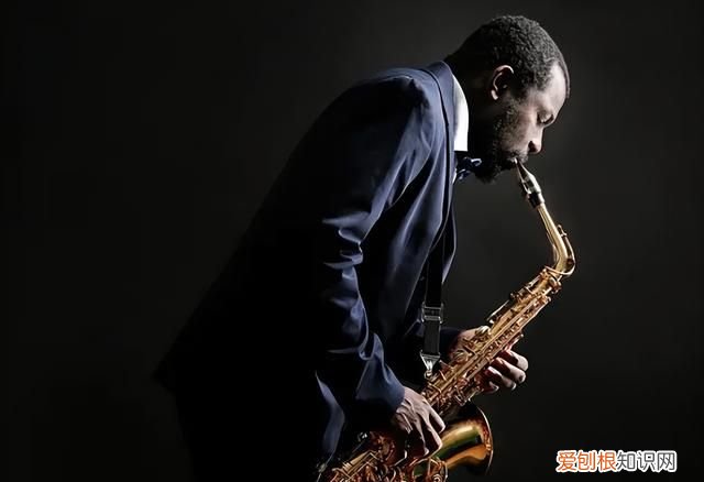 金属制的萨克斯和长笛为啥能算木管乐器呢