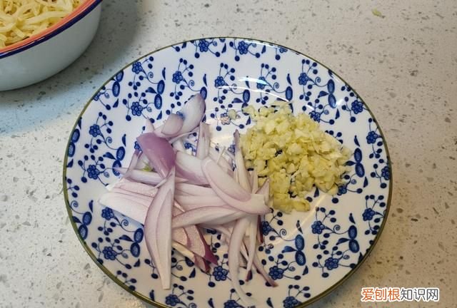 北方人爱吃的炒饼丝,炒饼对北方人的意义