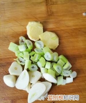 东北猪肉白菜炖粉条的家常做法