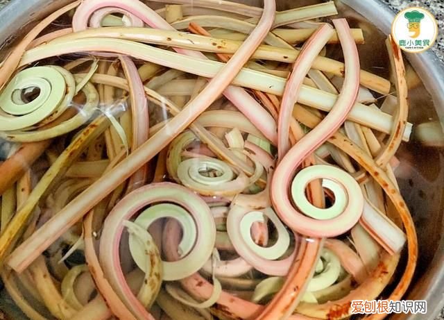 春天山里蕨菜味道脆爽下饭,蕨菜怎么收藏到冬季吃