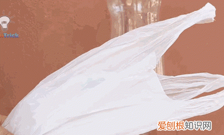 可乐易拉罐瓶底变形还能喝嘛 可乐喝完了瓶子可别扔