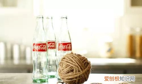 可乐易拉罐瓶底变形还能喝嘛 可乐喝完了瓶子可别扔