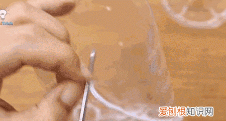 可乐易拉罐瓶底变形还能喝嘛 可乐喝完了瓶子可别扔