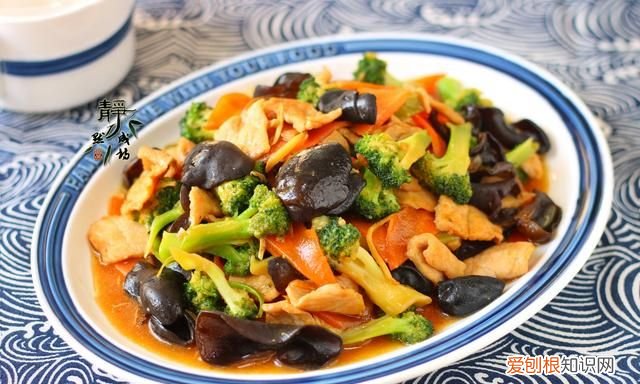 不用怀疑这菜绝对简单又下饭,下饭一绝这道菜吃10顿都不会腻