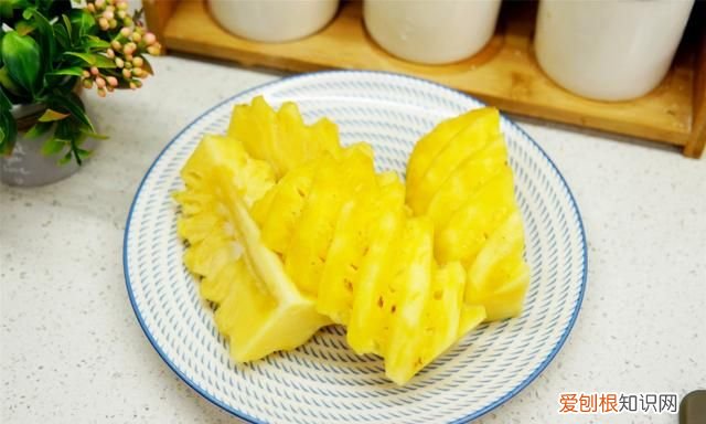 菠萝的吃法盐水泡多久 菠萝不用盐水泡怎么吃