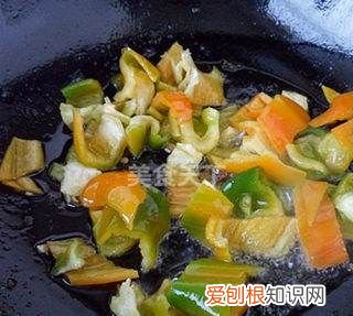 家常酱爆鸡心的做法，鸡肉和土豆怎么焖才好吃?