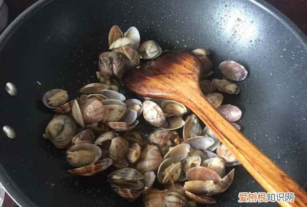 花甲需要过水，炒花甲用不用先焯水