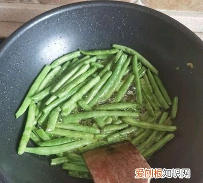 家常版豆角烧茄子,做法简单又下饭,一碗米饭根本不够