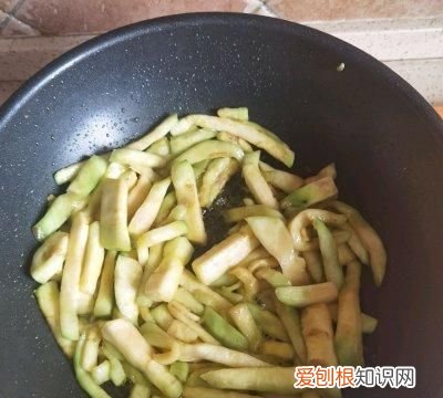 家常版豆角烧茄子,做法简单又下饭,一碗米饭根本不够