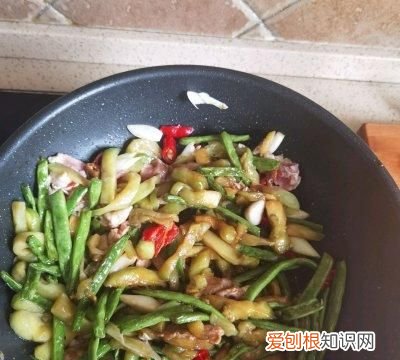 家常版豆角烧茄子,做法简单又下饭,一碗米饭根本不够