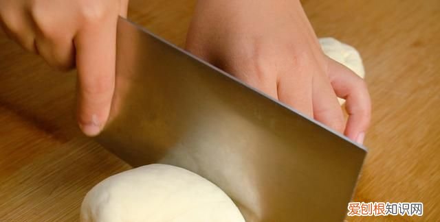 葱花饼的家常做法又松又软,葱花卷饼的做法和配方窍门