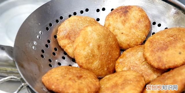 厨师长教你炸糖糕的正确做法,炸糖糕的和面做法