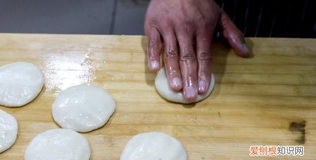 厨师长教你炸糖糕的正确做法,炸糖糕的和面做法