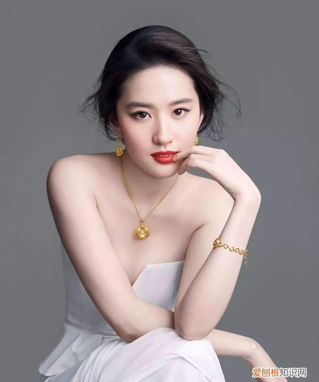 欧阳娜娜的鼻子是塌鼻子吗,欧阳娜娜鼻子侧脸