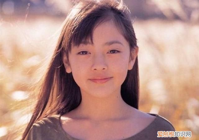 欧阳娜娜的鼻子是塌鼻子吗,欧阳娜娜鼻子侧脸