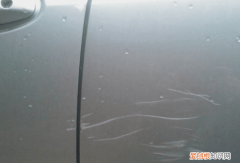 车上有划痕不修会怎么样,车漆面有树枝划痕怎么处理