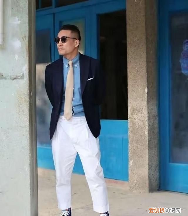 五六十岁男人适合穿什么颜色衣服