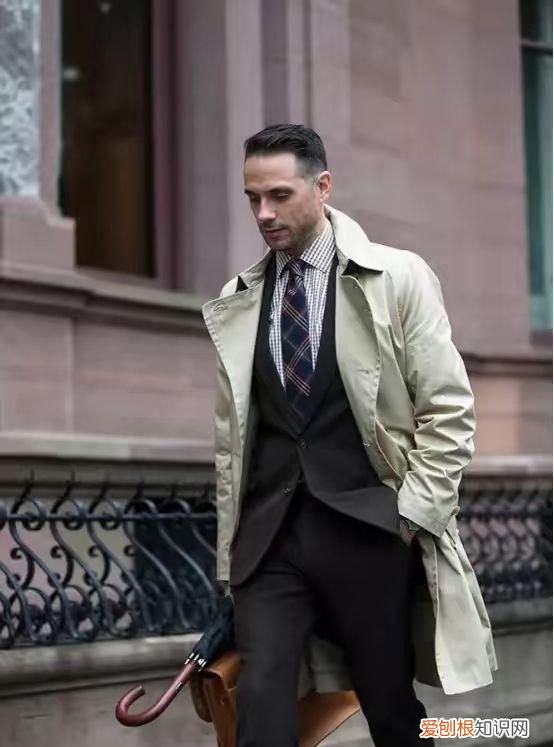 五六十岁男人适合穿什么颜色衣服