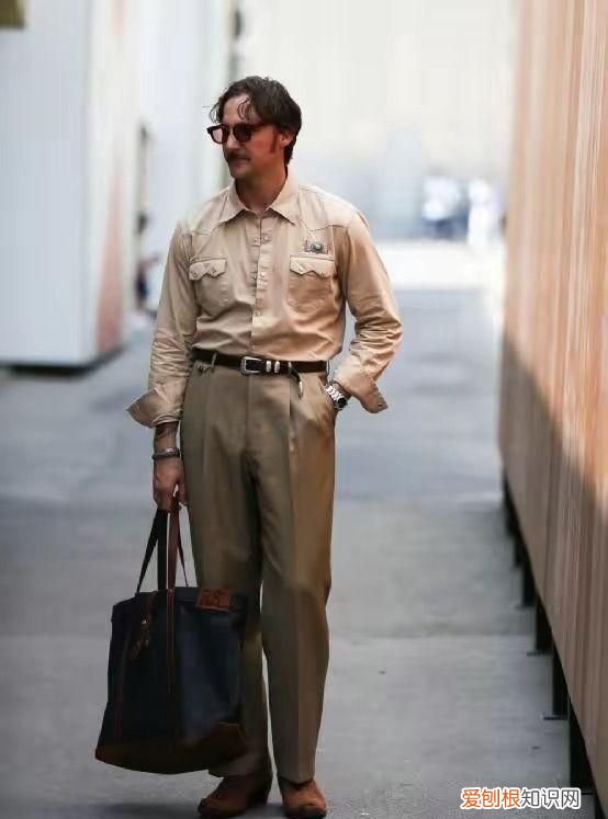 五六十岁男人适合穿什么颜色衣服