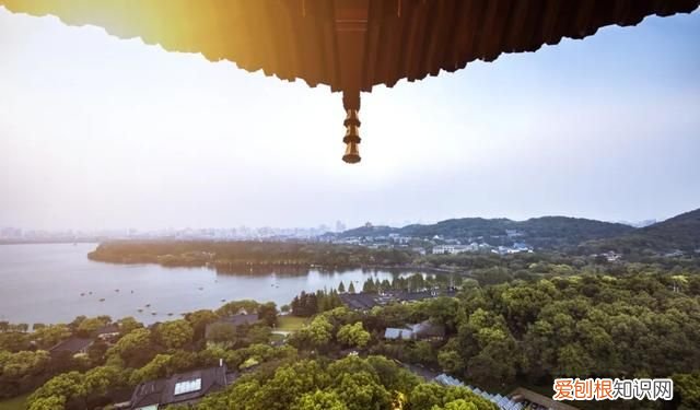 旅游专列是住火车上吗,中国最值得去的5个地方旅游专列