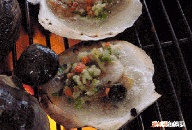 生蚝蒸熟变绿色怎么回事,买的生蚝打开后肉是黑色的