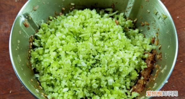 黄瓜苦瓜角瓜凉拌,苦瓜和南瓜一起怎么炒好吃