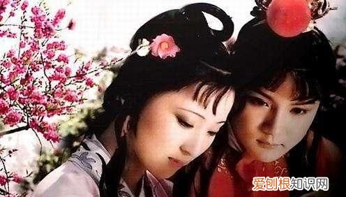 红楼梦柳絮词薛宝钗与林黛玉 咏柳絮林黛玉薛宝钗对比赏析