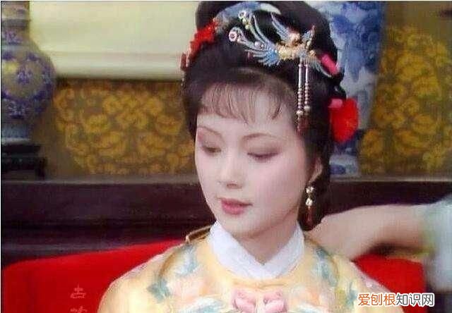 红楼梦柳絮词薛宝钗与林黛玉 咏柳絮林黛玉薛宝钗对比赏析