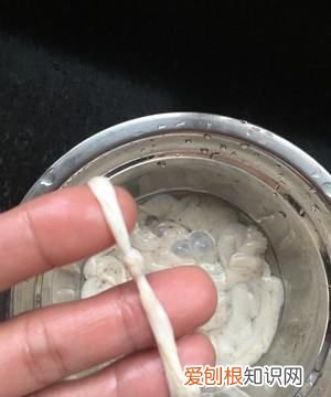 皮蛋肠的家常做法，肉皮松花蛋肠的做法及配料