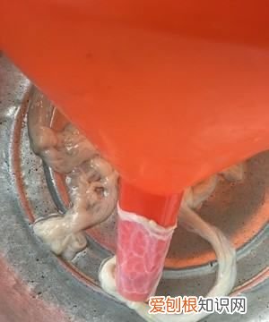 皮蛋肠的家常做法，肉皮松花蛋肠的做法及配料