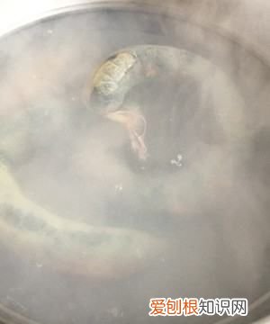 皮蛋肠的家常做法，肉皮松花蛋肠的做法及配料