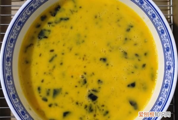 皮蛋肠的家常做法，肉皮松花蛋肠的做法及配料