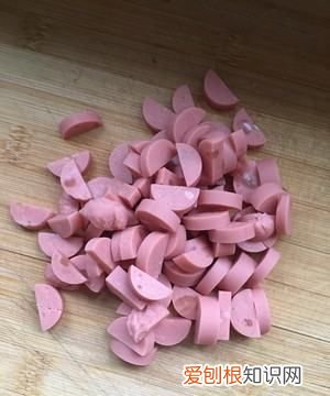 皮蛋肠的家常做法，肉皮松花蛋肠的做法及配料