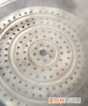 皮蛋肠的家常做法，肉皮松花蛋肠的做法及配料