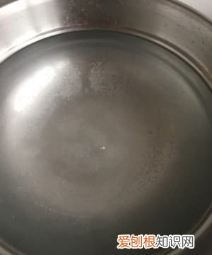 皮蛋肠的家常做法，肉皮松花蛋肠的做法及配料