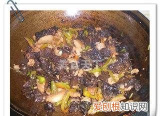 木耳肉片的做法，木耳炒肉片怎么炒嫩又好吃视频