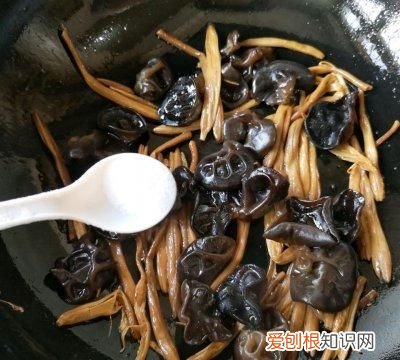 好吃的黄花木耳炒鸡蛋,是不是很有食欲呀