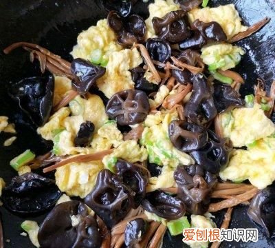 好吃的黄花木耳炒鸡蛋,是不是很有食欲呀