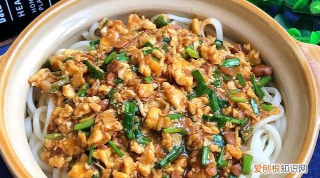 夏天吃面条,这样打卤过瘾又不腻