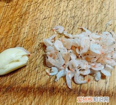 清炒油麦菜放什么调料,菜籽油不管炒什么菜都很香