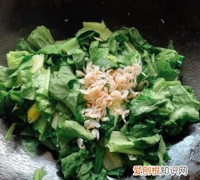 清炒油麦菜放什么调料,菜籽油不管炒什么菜都很香