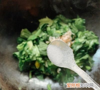 清炒油麦菜放什么调料,菜籽油不管炒什么菜都很香