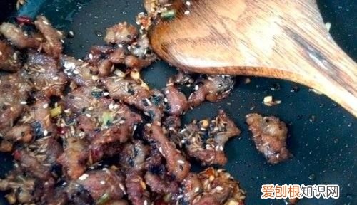 干锅羊肉的正宗做法，干锅羊肉丝的家常做法视频