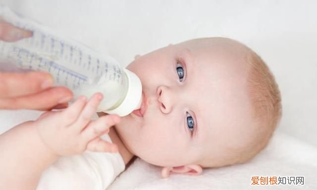 三个月宝宝母乳喂养拉绿色干便 宝宝母乳喂养便便绿色怎么回事