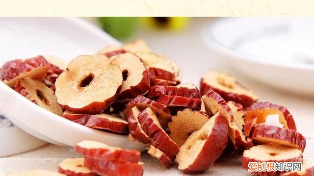 这几种常见水果,不仅人喜欢吃,鱼也喜欢吃的英文